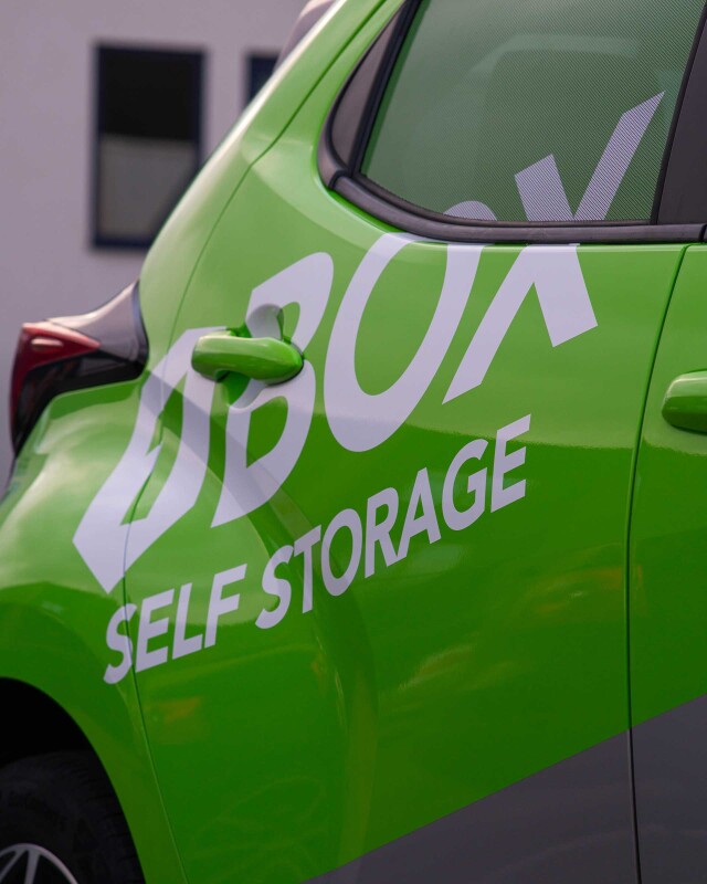 Busbelettering carwrap ontwerp WS Media Groep