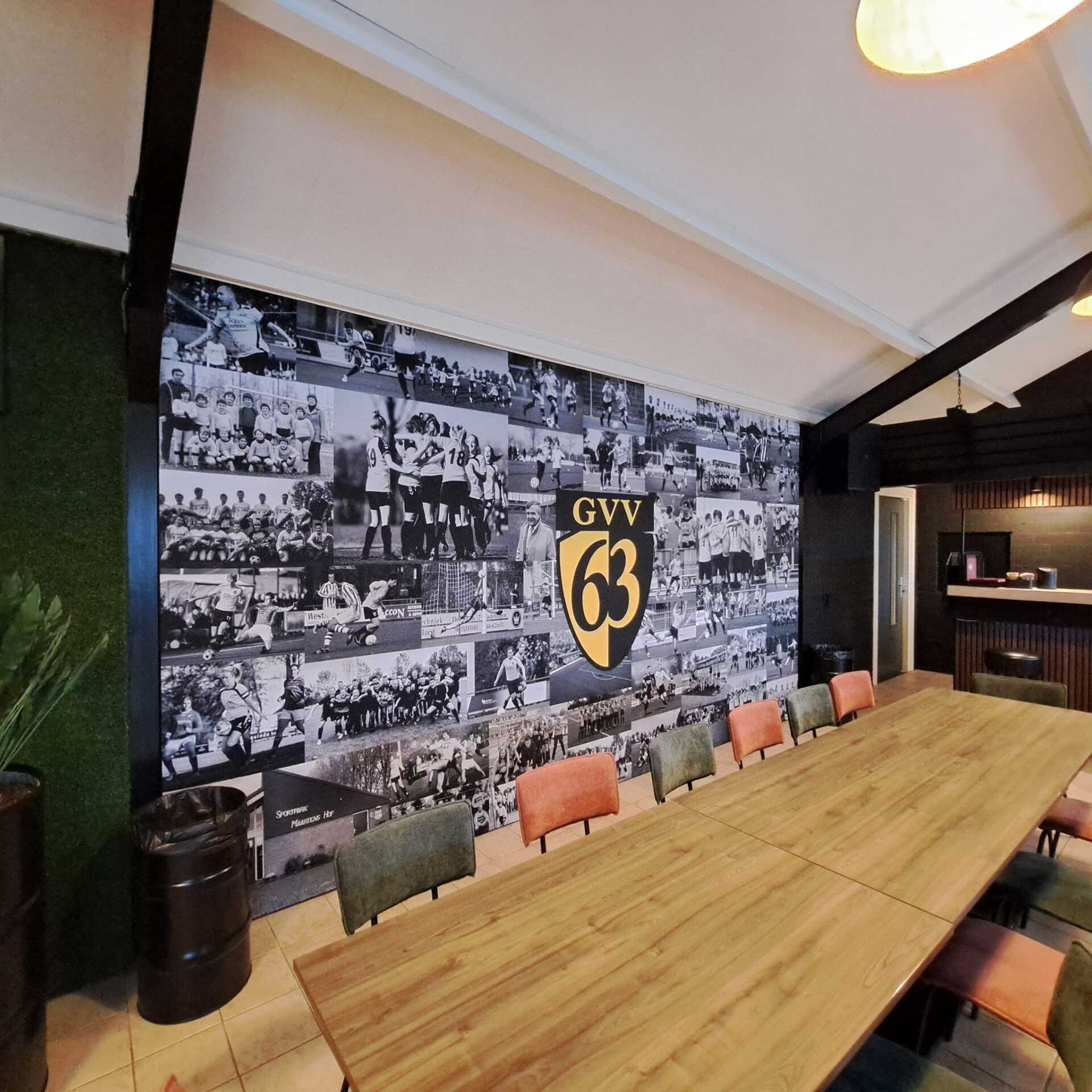 Ontwerp voor een bedrukte wandvisual in een voetbalkantine